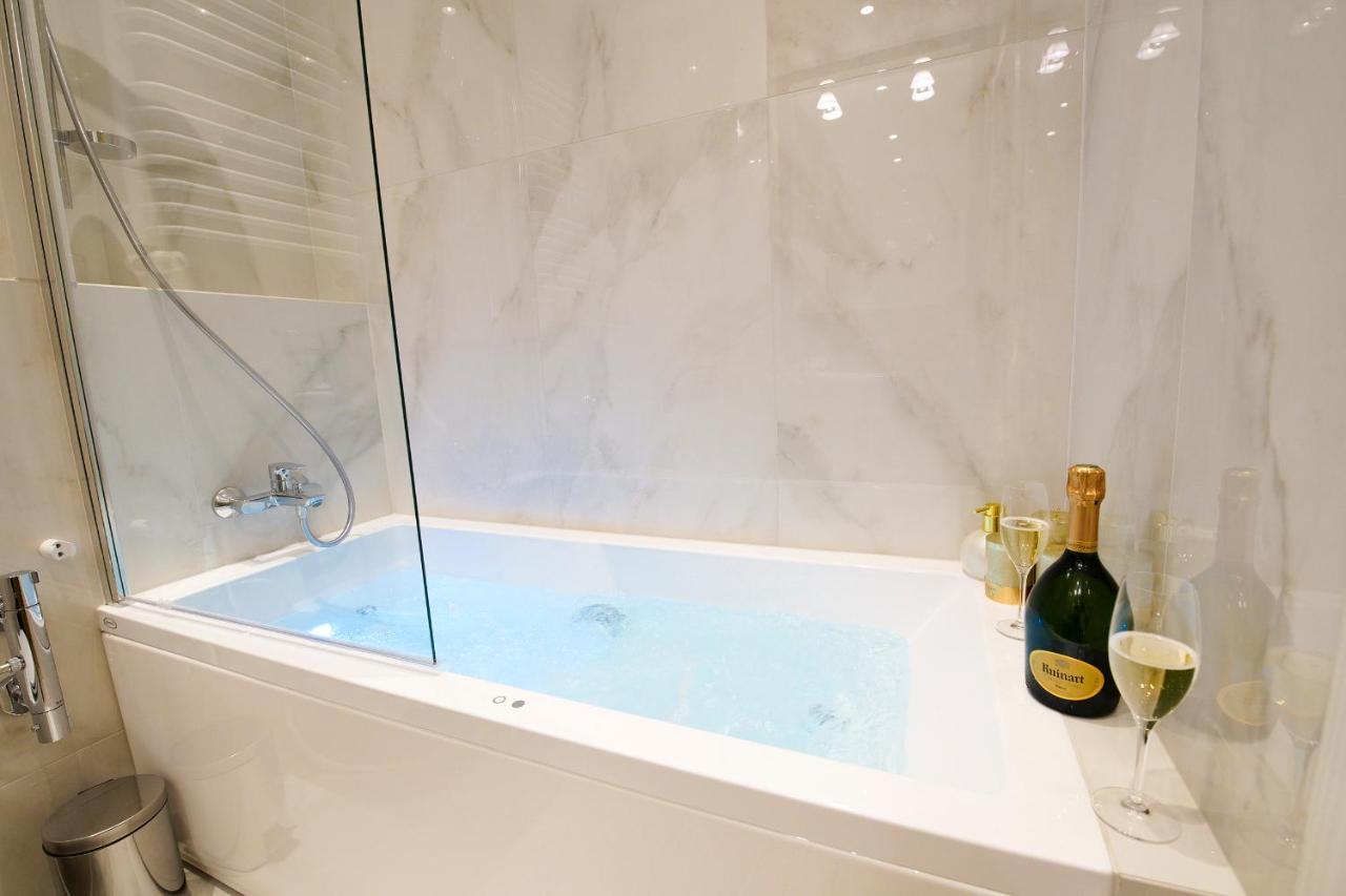 Bona Jacuzzi Club Aparthotel Cracovia Esterno foto