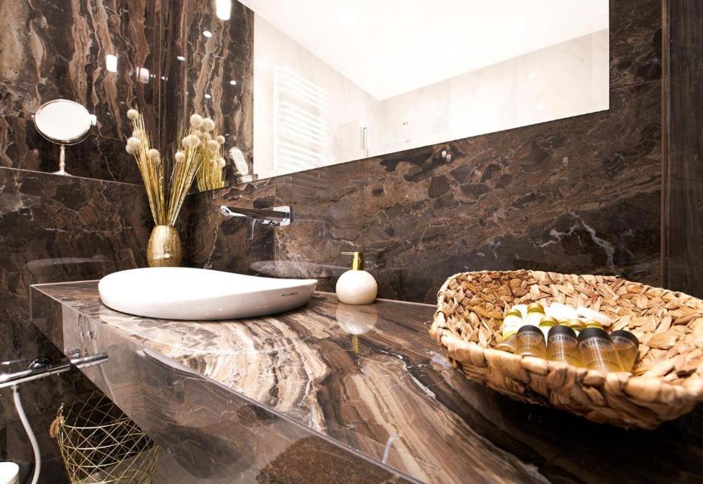 Bona Jacuzzi Club Aparthotel Cracovia Esterno foto