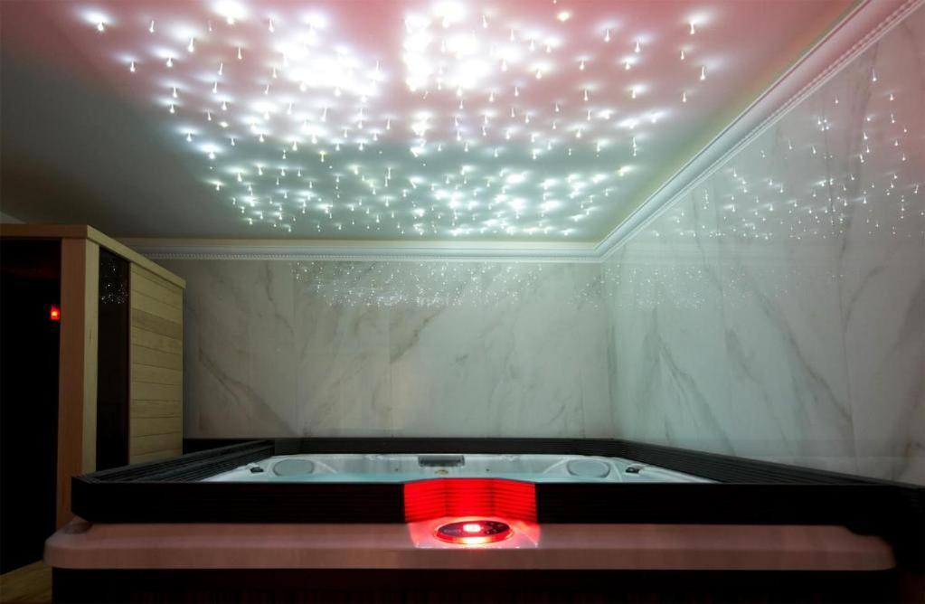 Bona Jacuzzi Club Aparthotel Cracovia Esterno foto