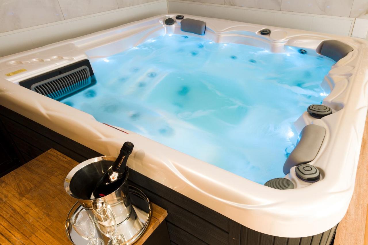 Bona Jacuzzi Club Aparthotel Cracovia Esterno foto