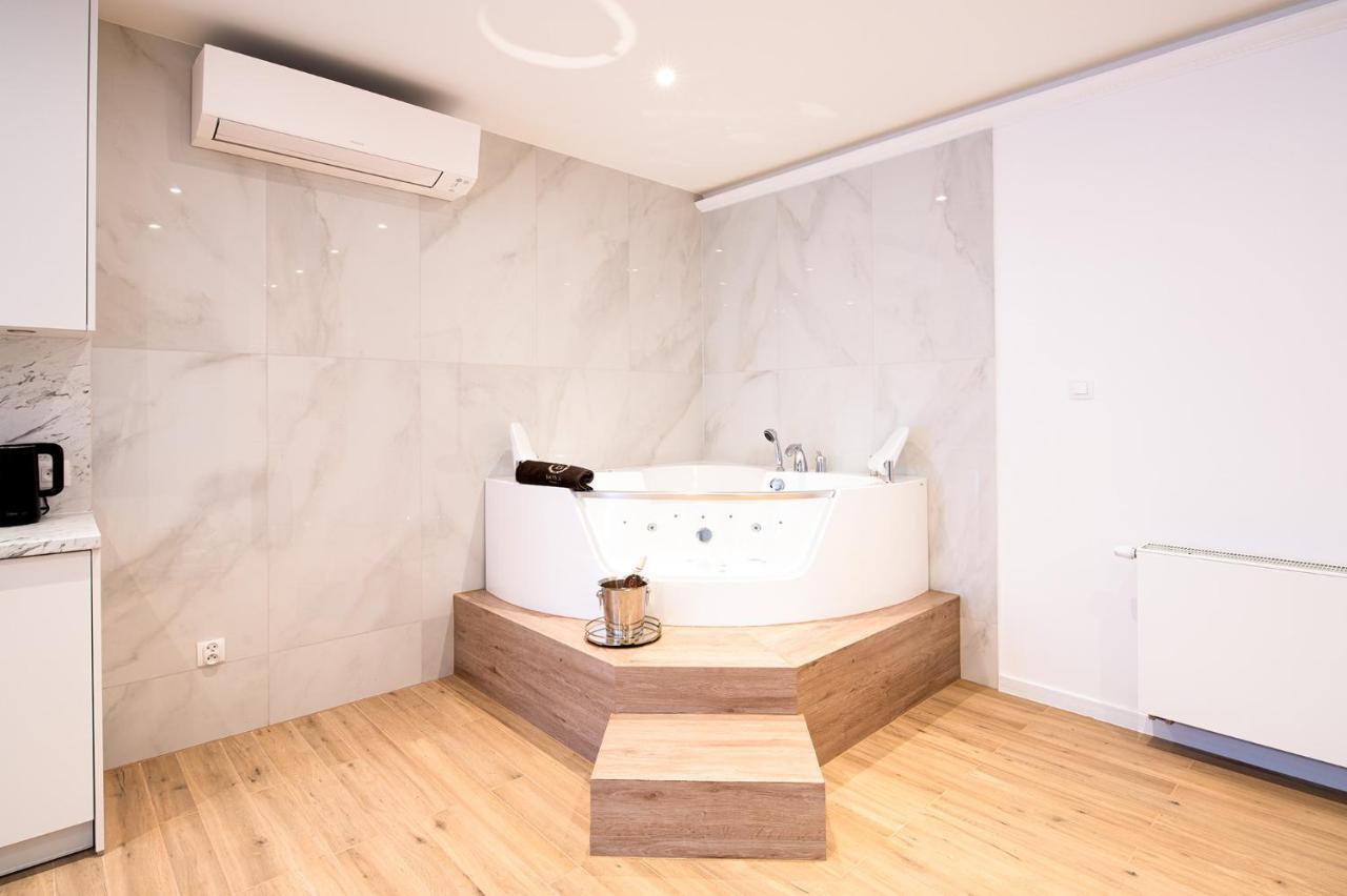 Bona Jacuzzi Club Aparthotel Cracovia Esterno foto